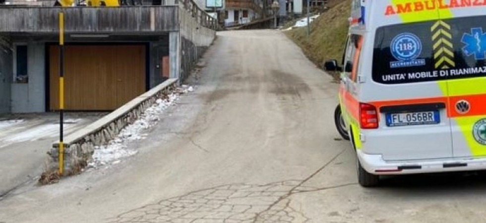 Foto d'archivio Operaio 30enne cade in una botola precipitando dal sottotetto: elitrasportato in codice rosso all’ospedale